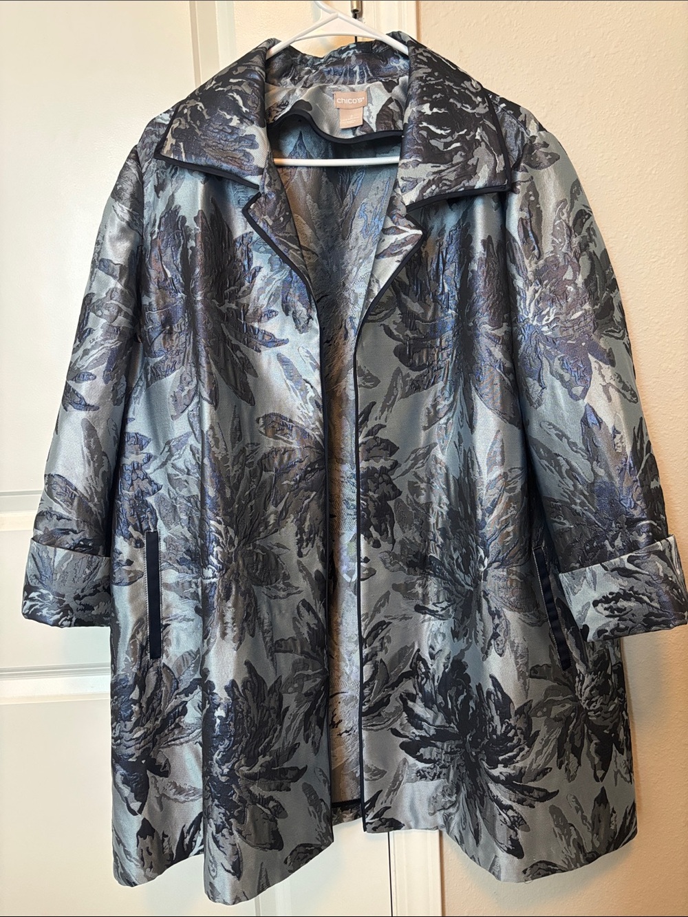 Chico's Gray/Indigo Floral Jacquard Metallic Jacket size 2 (12/14)